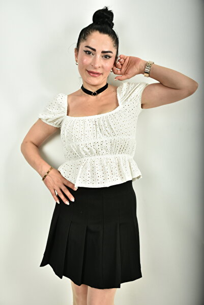 moda caddesi Carmen Yaka Fisto Efektli %100 Pamuk Bluz