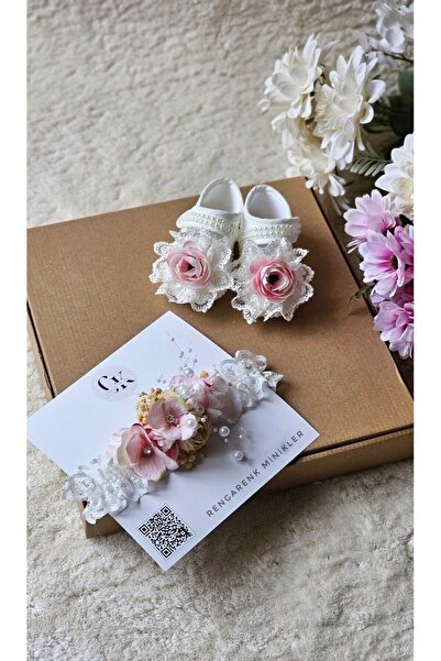 çiğdem kaya design Newborn specially designed baby booties and headband