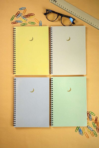 Smile Notes كتاب مدرسي حلزوني مقاس A5 مكون من 80 ورقة مكون من 4 قطع - دفتر غير مبطن مقاس A5 غير مبطن