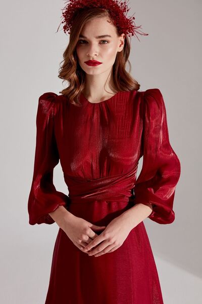 BETTY & SAM POLINA sötétvörös léggömb ujjú részletesen kiszélesedő ruha