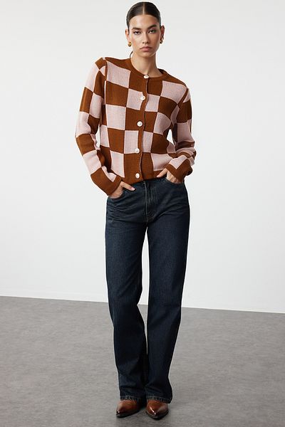 Trendyol Collection Kardigan z hnědé kostkované pleteniny - vzhled bundy, Twoaw24Hi00089