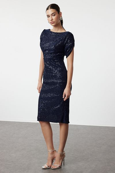 Trendyol Collection Marineblaues, stilvolles Abendkleid mit Pailletten – TPRSS24EL00108