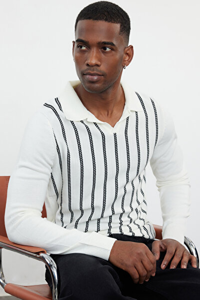 Trendyol Collection Светр в смужку з вузькою горловиною екрю TMNAW25KZ00027