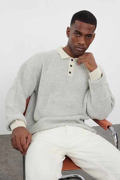 Trendyol Collection Strickpullover mit Polokragen und strukturiertem Stein – lässig TMNAW25KZ00007