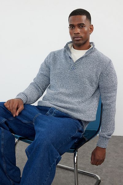 Trendyol Collection Indigofarbener, lässiger, schmaler Wollpullover mit halbem Rollkragen, Crushed-Strickpullover TMNAW21KZ0394
