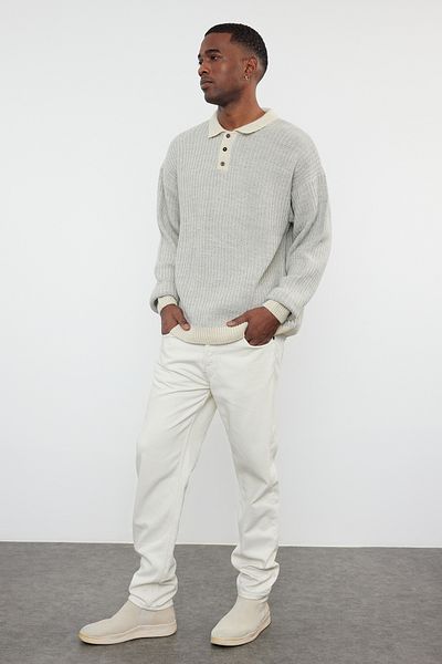 Trendyol Collection Strickpullover mit Polokragen und strukturiertem Stein – lässig TMNAW25KZ00007