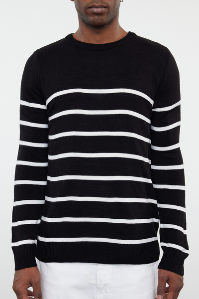 Edit by Trendyol Čierny úpletový sveter s dvojitým výstrihom a výstrihom - Tmnaw25Kz00033