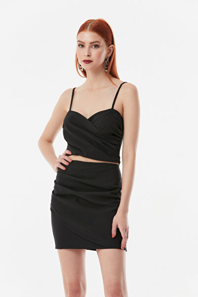 Fulla Moda Dvouřadý výstřih s hlubokým střihem, detailní šaty