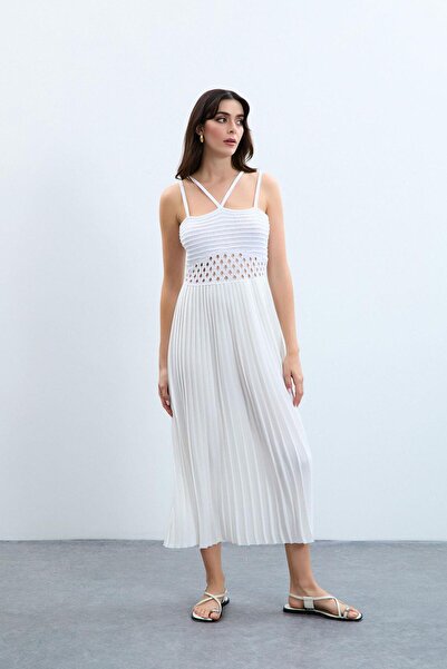 Serianno Piliseli Örgü Detaylı ElbiseELB7960BEYAZ