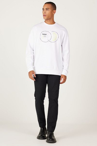 AC&Co / Altınyıldız Classics Weißes, übergroßes, locker geschnittenes Sweatshirt mit Rundhalsausschnitt und Aufdruck aus Baumwolle für Herren