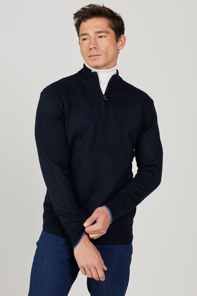 ALTINYILDIZ CLASSICS Чоловічий темно-синій светр з м'яким трикотажним коміром...