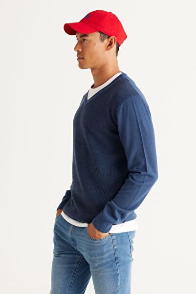 ALTINYILDIZ CLASSICS Herren-Strickpullover aus indigoblauer Wolle mit normaler Passform und V-Ausschnitt