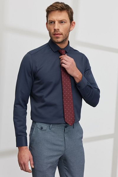AC&Co / Altınyıldız Classics Pánská košile s italským límcem Dobby v námořnické modré Slim Fit