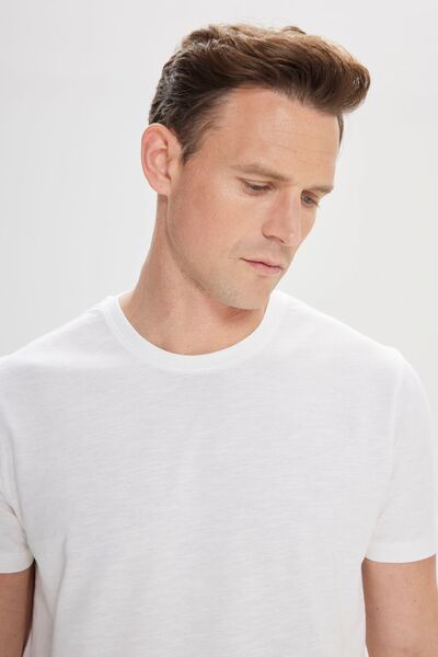 ALTINYILDIZ CLASSICS White Slim Fit Men's T-shirt - 100% Cotton, Crew Neck