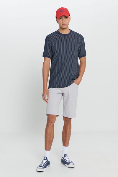 AC&Co / Altınyıldız Classics Pánské tričko v námořnické modré Comfort Fit uvolněného střihu z bavlny s pruhovaným výstřihem