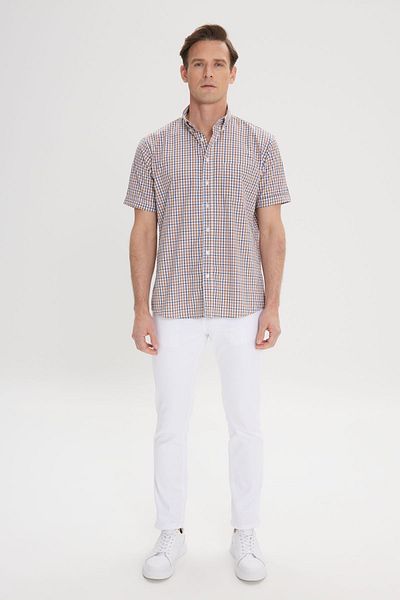 AC&Co / Altınyıldız Classics White-Coffee Men's Cotton Shirt - Comfort Fit, Button Collar, Short Sleeve, Checkered Design