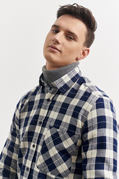 AC&Co / Altınyıldız Classics Férfi sötétkék-bézs karcsú szabású karcsúsított gombgallér 100% pamut kockás favágó ing