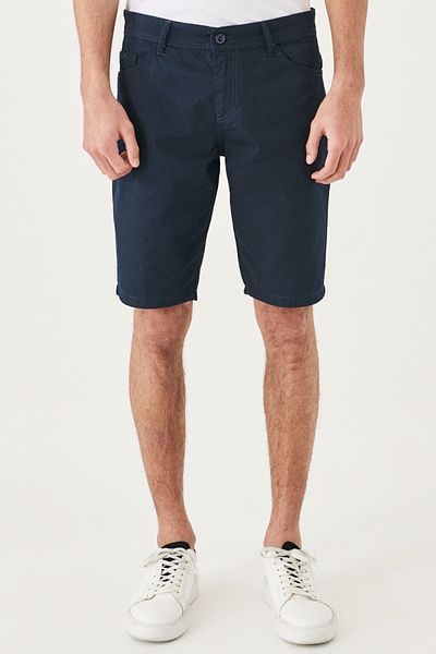 AC&Co / Altınyıldız Classics Herren-Chinoshorts in Marineblau mit schmaler Passform und schmaler Passform aus 100 % Dobby-Baumwolle