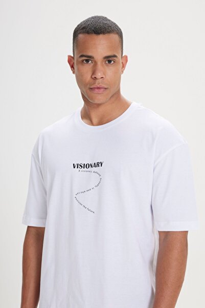 AC&Co / Altınyıldız Classics Λευκό ανδρικό μπλουζάκι με λαιμόκοψη 100% βαμβακερό εμπριμέ - μακριά εφαρμογή