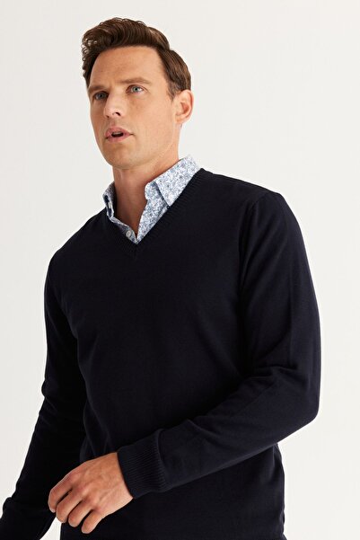 ALTINYILDIZ CLASSICS Men's Black Standard Fit Regular Cut V-Neck Cotton Knitwear Sweater