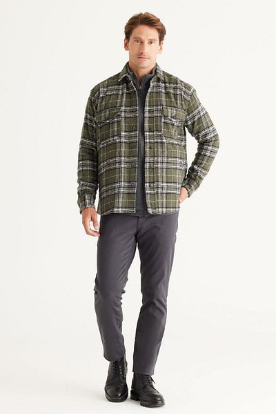 AC&Co / Altınyıldız Classics Pánská khaki oversize kostkovaná zimní košilová bunda s volným střihem na knoflíky