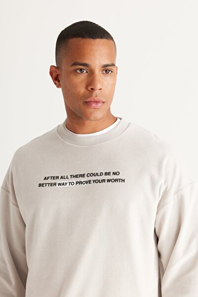 AC&Co / Altınyıldız Classics Hellgraues, locker sitzendes 3-Faden-Langarm-Sweatshirt mit Rundhalsausschnitt und Fleece-Innenseite für Herren