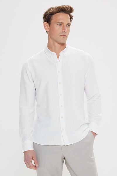 ALTINYILDIZ CLASSICS Weißes Slim-Fit-Hemd für Herren aus 100 % Baumwolle mit schmalem Schnitt und Knopfkragen