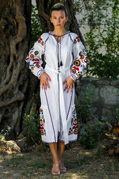 Chiccy White Embroidered Woven Casual Dress - Britli Collar and Balloon Sleeve