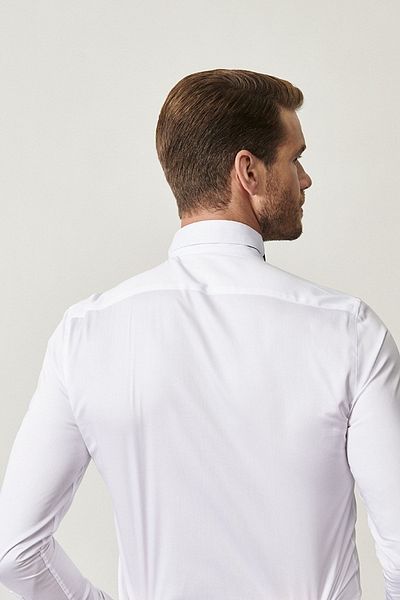 ALTINYILDIZ CLASSICS Maßgeschneidertes Slim-Fit-Hemd mit schmalem Schnitt für Herren in Weiß mit Anzugkragen in Weiß