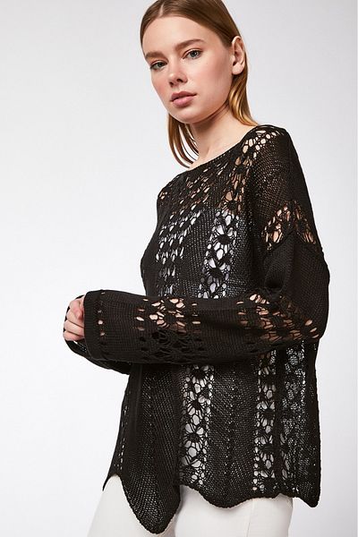 AQE FASHION Γυναικεία μπλούζα με ανοιχτόχρωμη λαιμόκοψη μαύρη πλεκτή