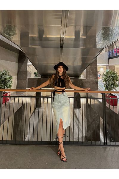 BİKELİFE Asymmetrisch geschnittener Jeansrock mit Schlitz in Midilänge aus Denim für Damen