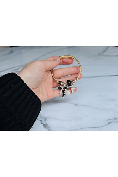 Alaçatı Kadın Charmlı Gold Renk Fiyonklu Çelik Bileklik