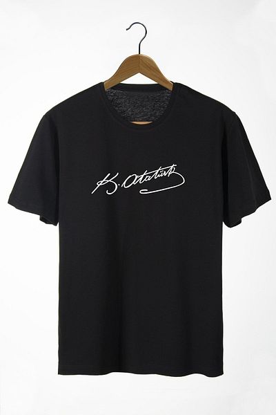 Pasage T-shirt Azurco Oversize Deep Black με την υπογραφή Atatürk τυπωμένη στο μπροστινό μέρος