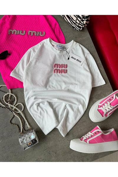 Pulli Collection تي شيرت أبيض مطرز بتفاصيل نصية لامعة