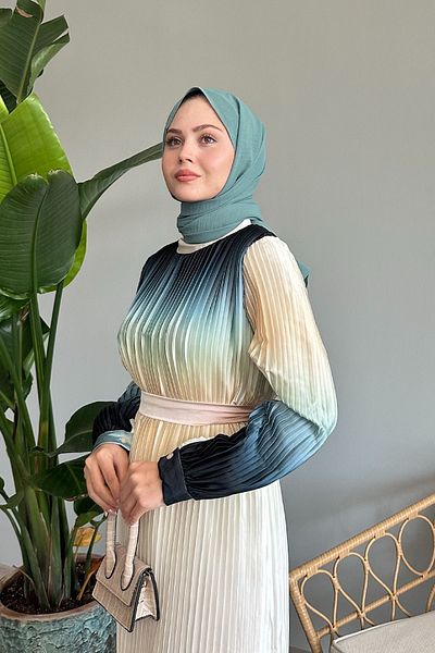 InStyle Übergangskleid aus plissiertem Indigo-Satin