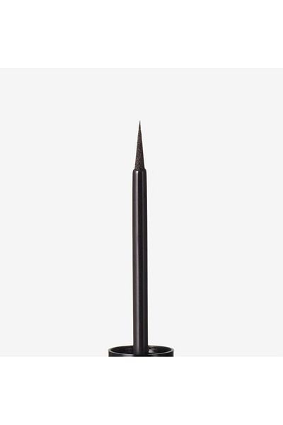 Oriflame محدد العيون السائل OnColour - تشغيل مريح وتصميم أنيق