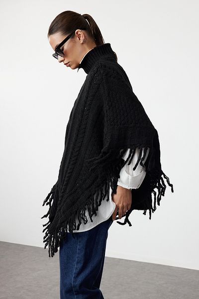 Trendyol Collection Weicher, schwarzer Strick-Poncho mit breiter Passform – TWOAW24SV00028
