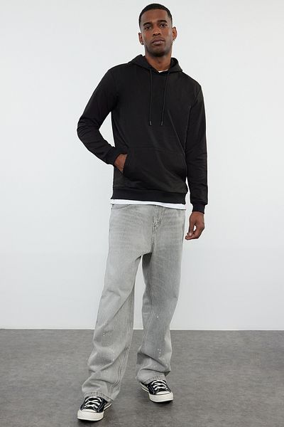 Trendyol Collection Schwarzes Langarm-Sweatshirt mit Kapuze - Regular Fit TMNAW20sw0162