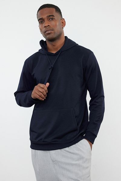 Trendyol Collection Marineblaues Langarm-Sweatshirt mit Kapuze - Regular Fit TMNAW20sw0162