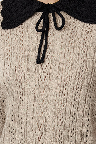 Trendyol Collection Sweter z dzianiny z ażurowym wzorem z norek - perforowana wstążka i kokarda Twoaw24Kz01055