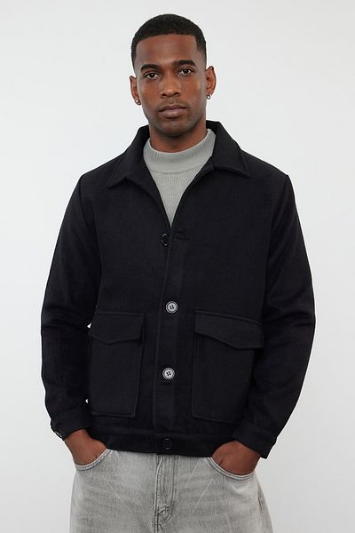 Trendyol Collection Schwarzer Wintermantel in normaler Passform - TMNAW25KB00006