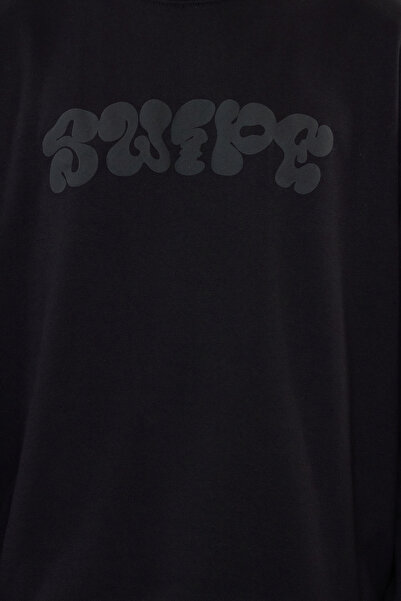 Trendyol Collection Black Oversize/Wide Cut Embossed Printed Sweatshirt Tmnaw25Sw00046