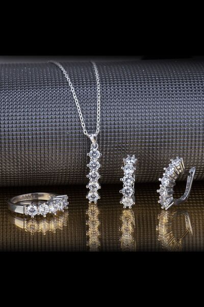 Else Silver Elmas Modeli Beş Taş Gümüş Takı Seti