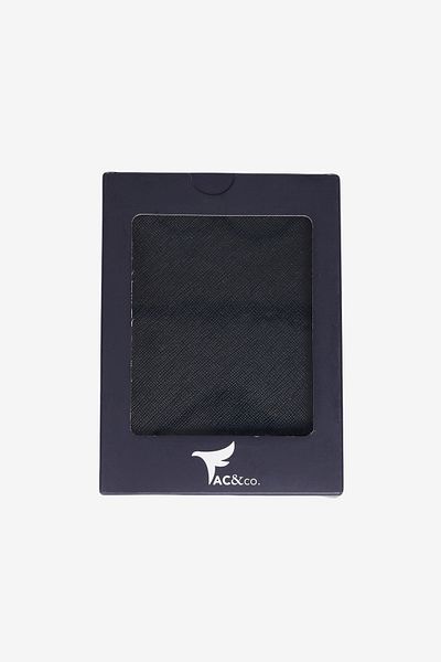 AC&Co / Altınyıldız Classics Handgefertigter Reisepasshalter aus schwarzem Kunstleder in besonderer Geschenkbox für Herren