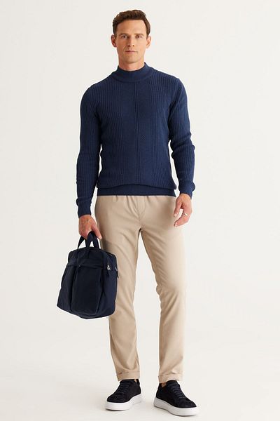 AC&Co / Altınyıldız Classics Indigofarbener Slim-Fit-Strickpullover aus Baumwoll-Jacquard mit halbem Rollkragen und schmaler Passform für Herren
