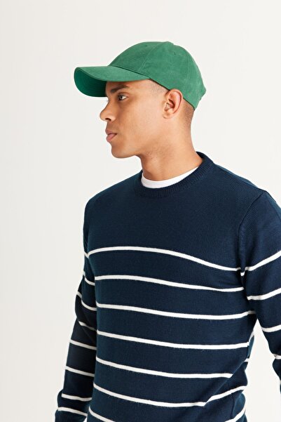 AC&Co / Altınyıldız Classics Pánský námořnická modř-ecru standardní střih s pravidelným střihem a výstřihem s pruhovaným úpletem