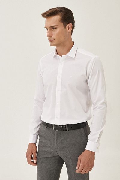 ALTINYILDIZ CLASSICS Weißes, bügelleichtes Slim-Fit-Baumwollhemd mit klassischem Kragen und schmaler Passform für Herren