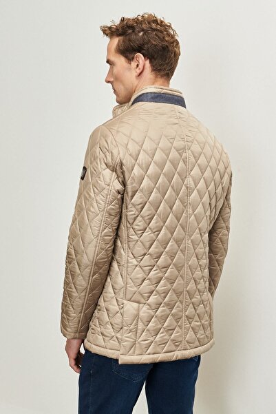 ALTINYILDIZ CLASSICS Erkek Bej Standart Fit Normal Kesim Dik Yaka Çıtçıtlı Dolgulu Desenli Overcoat
