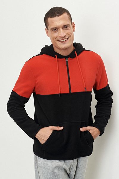 AC&Co / Altınyıldız Classics Rot-schwarzes Standard-Fleece-Sweatshirt mit normaler Passform und 3-fädigem Kapuzen-Fleece für Herren