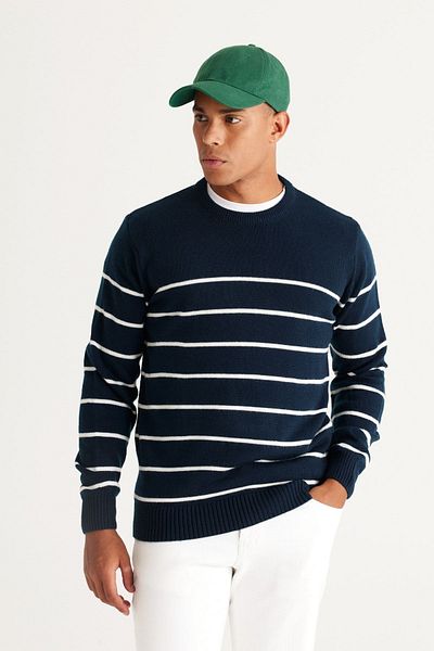 AC&Co / Altınyıldız Classics Gestreifter Strickpullover für Herren im Standard-Schnitt in Marineblau-Ecru mit normalem Schnitt und Rundhalsausschnitt
